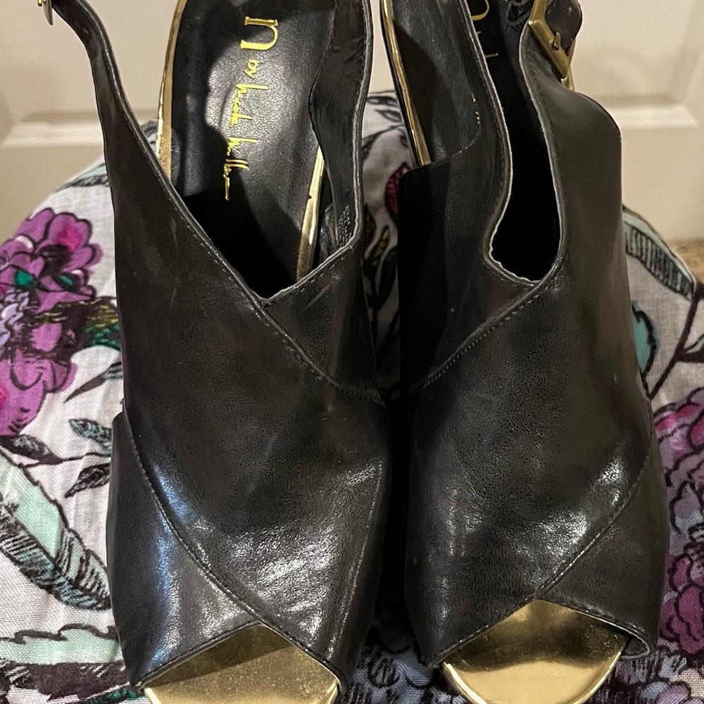 Nicole Miller wedges size 8.5. Great condition